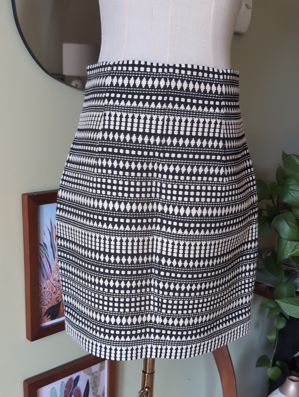 Chelsea & Theodore Geometric Jacquard Mini Skirt Size 2 Black Off-White Side Zip - Picture 5 of 12